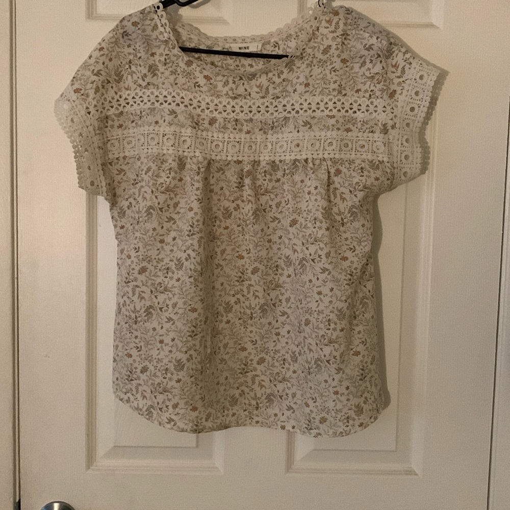 Mine brand sheer flowered blouse. Decorative buttons on the back.